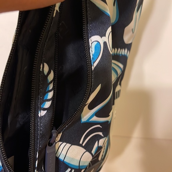 Vera Bradly sling back pack - Picture 4 of 6